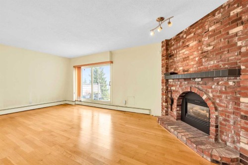 301-508 Cedar Crescent Sw, Calgary, AB - Indoor With Fireplace