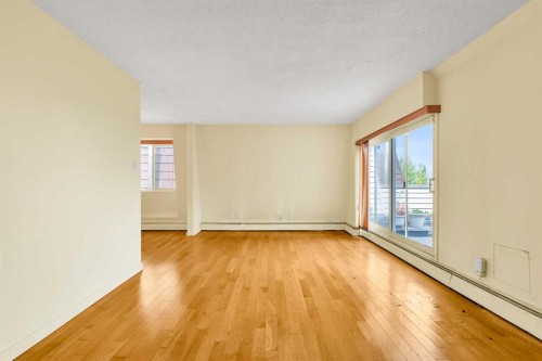 301-508 Cedar Crescent Sw, Calgary, AB - Indoor Photo Showing Other Room