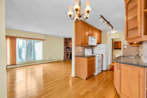 301-508 Cedar Crescent Sw, Calgary, AB - Indoor Photo Showing Kitchen