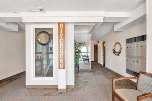 301-508 Cedar Crescent Sw, Calgary, AB - Indoor Photo Showing Other Room