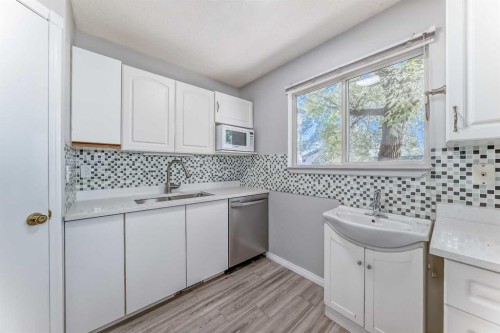 61 San Diego Way Ne, Calgary, AB - Indoor Photo Showing Kitchen