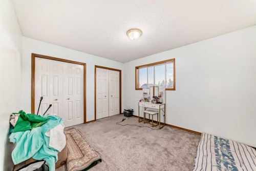 11 San Diego Green Ne, Calgary, AB - Indoor Photo Showing Bedroom