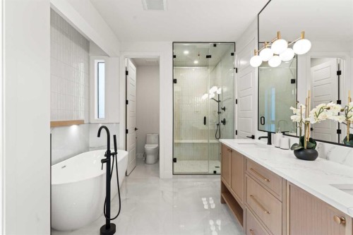2519 19A Street Sw, Calgary, AB - Indoor Photo Showing Bathroom