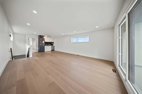 2519 19A Street Sw, Calgary, AB - Indoor Photo Showing Other Room