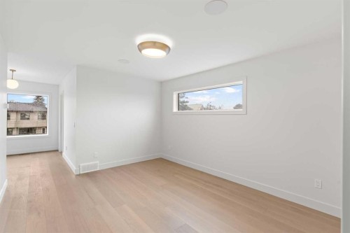 2519 19A Street Sw, Calgary, AB - Indoor Photo Showing Other Room