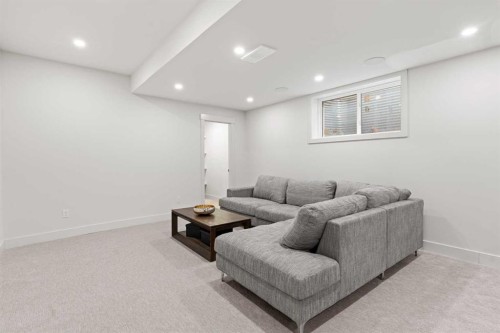 2519 19A Street Sw, Calgary, AB - Indoor Photo Showing Other Room