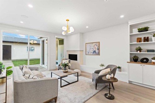 2519 19A Street Sw, Calgary, AB - Indoor Photo Showing Living Room