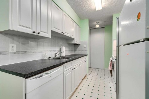 131-820 89 Avenue Sw, Calgary, AB - Indoor Photo Showing Kitchen