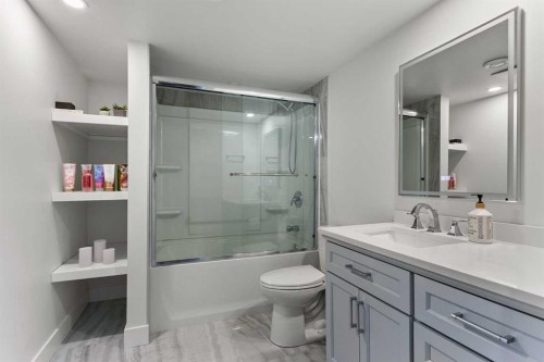 129 Auburn Sound Point Se, Calgary, AB - Indoor Photo Showing Bathroom