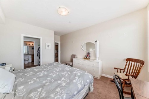 207-1005B Westmount Drive, Strathmore, AB - Indoor Photo Showing Bedroom