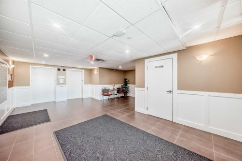 207-1005B Westmount Drive, Strathmore, AB - Indoor Photo Showing Other Room