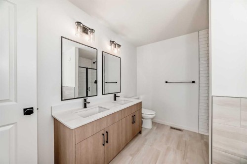 81 Southborough Square, Cochrane, AB - Indoor Photo Showing Bathroom