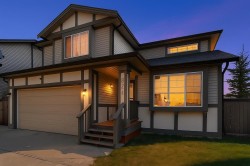 824 Luxstone Square SW Airdrie, AB T4B 3L3