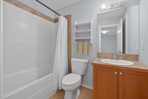 824 Luxstone Square Sw, Airdrie, AB - Indoor Photo Showing Bathroom