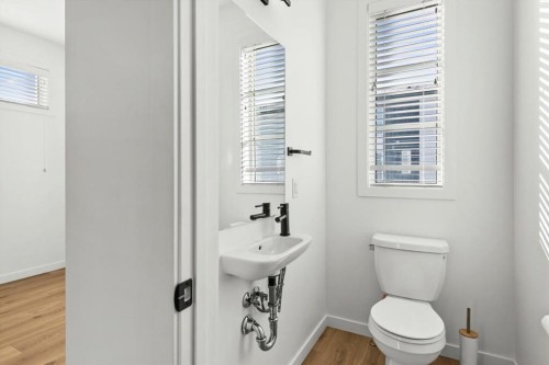 90 Walgrove Common Se, Calgary, AB - Indoor Photo Showing Bathroom
