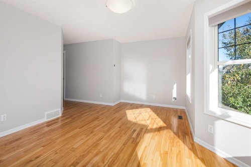 38 Autumn Gardens Se, Calgary, AB - Indoor Photo Showing Other Room