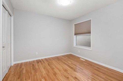 38 Autumn Gardens Se, Calgary, AB - Indoor Photo Showing Other Room