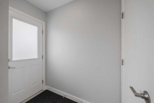 190 Magnolia Square Se, Calgary, AB - Indoor Photo Showing Other Room