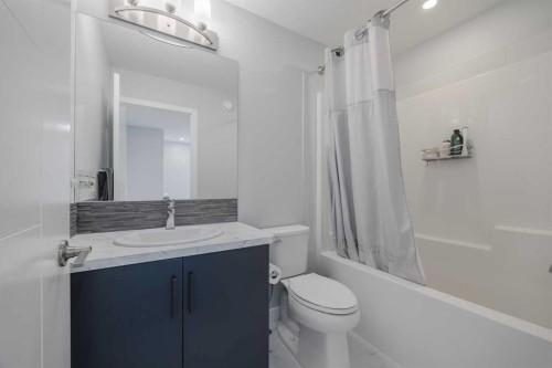190 Magnolia Square Se, Calgary, AB - Indoor Photo Showing Bathroom