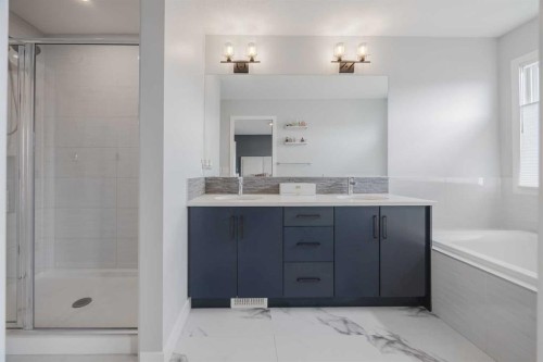 190 Magnolia Square Se, Calgary, AB - Indoor Photo Showing Bathroom