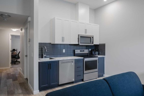190 Magnolia Square Se, Calgary, AB - Indoor Photo Showing Kitchen