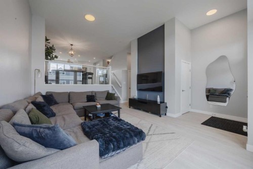 190 Magnolia Square Se, Calgary, AB - Indoor Photo Showing Living Room