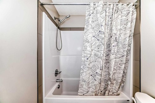 1434-7451 Falconridge Boulevard Ne, Calgary, AB - Indoor Photo Showing Bathroom