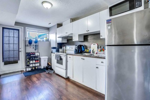 54 Taracove Road Ne, Calgary, AB - Indoor Photo Showing Kitchen