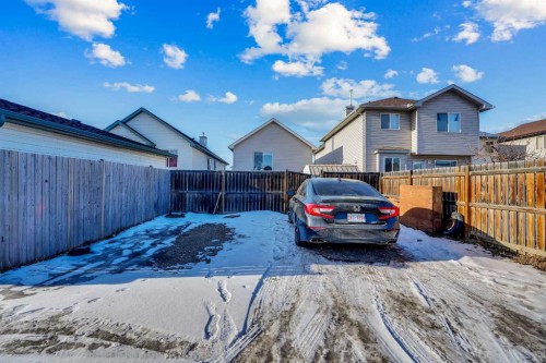 54 Taracove Road Ne, Calgary, AB - Outdoor