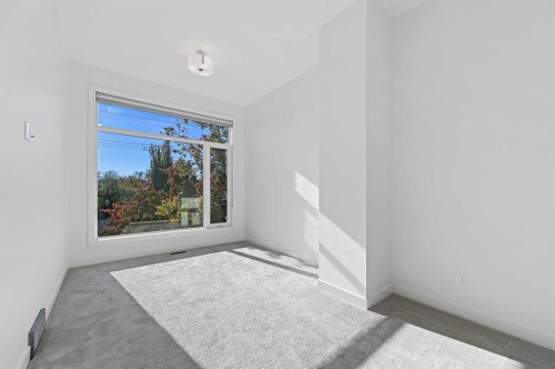 2115 Bowness Road Nw, Calgary, AB - Indoor Photo Showing Other Room