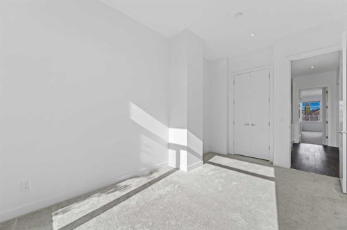 2115 Bowness Road Nw, Calgary, AB - Indoor Photo Showing Other Room