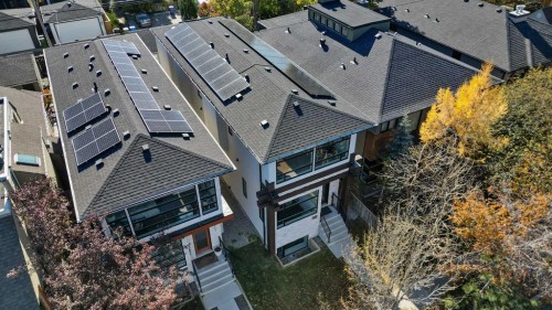 2115 Bowness Road Nw, Calgary, AB - Outdoor