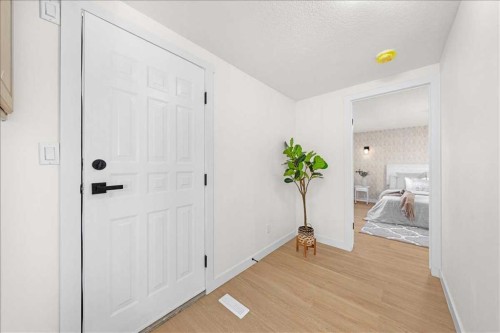 210 Erin Woods Circle Se, Calgary, AB - Indoor Photo Showing Other Room