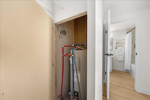 210 Erin Woods Circle Se, Calgary, AB - Indoor Photo Showing Other Room