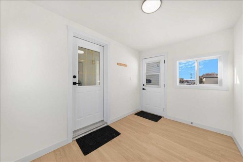 210 Erin Woods Circle Se, Calgary, AB - Indoor Photo Showing Other Room