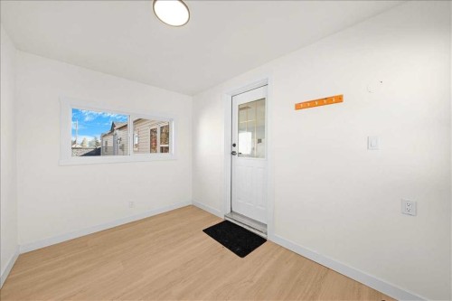 210 Erin Woods Circle Se, Calgary, AB - Indoor Photo Showing Other Room
