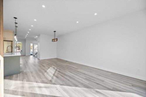 2217 42 Street Se, Calgary, AB - Indoor Photo Showing Other Room
