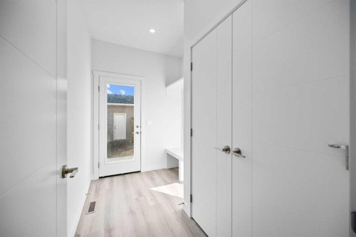 2217 42 Street Se, Calgary, AB - Indoor Photo Showing Other Room