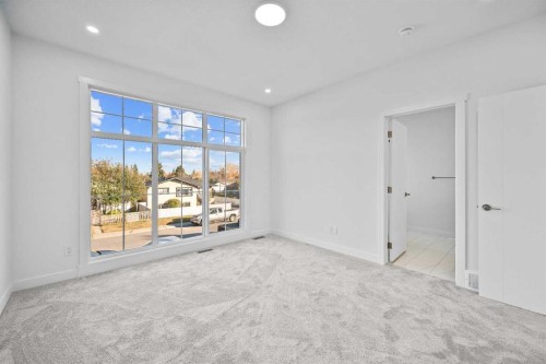2217 42 Street Se, Calgary, AB - Indoor Photo Showing Other Room