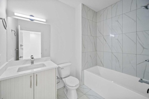 2217 42 Street Se, Calgary, AB - Indoor Photo Showing Bathroom