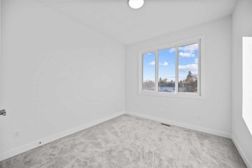 2217 42 Street Se, Calgary, AB - Indoor Photo Showing Other Room