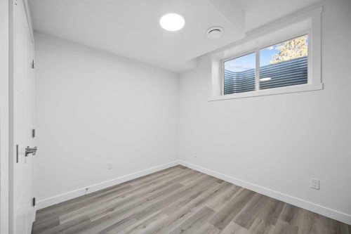 2217 42 Street Se, Calgary, AB - Indoor Photo Showing Other Room