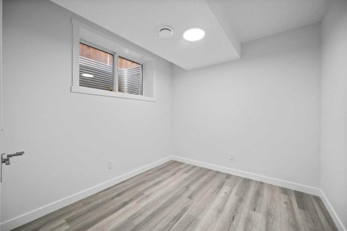 2217 42 Street Se, Calgary, AB - Indoor Photo Showing Other Room