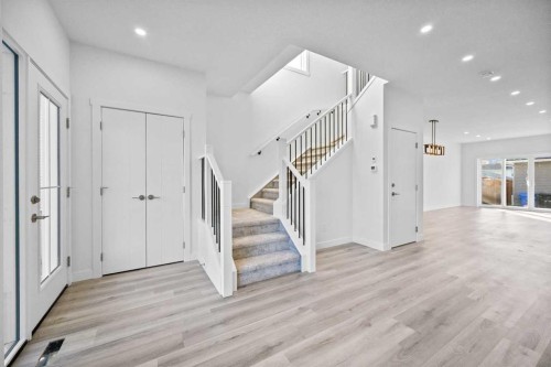 2217 42 Street Se, Calgary, AB - Indoor Photo Showing Other Room