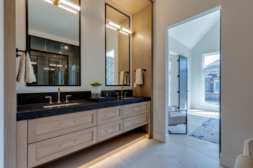 8 Calais Lane Sw, Calgary, AB - Indoor Photo Showing Bathroom