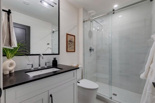 8 Calais Lane Sw, Calgary, AB - Indoor Photo Showing Bathroom