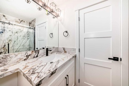 64 Woodstock Road Sw, Calgary, AB - Indoor Photo Showing Bathroom