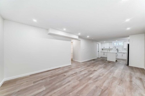 64 Woodstock Road Sw, Calgary, AB - Indoor