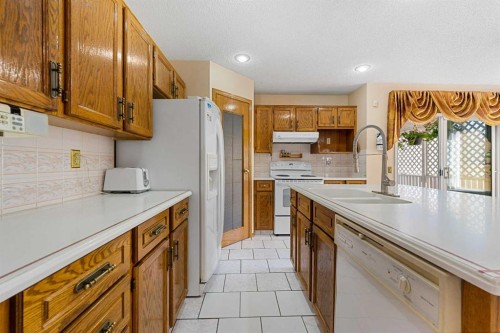 91 Coral Springs Boulevard Ne, Calgary, AB - Indoor Photo Showing Kitchen