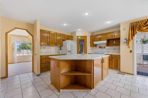 91 Coral Springs Boulevard Ne, Calgary, AB - Indoor Photo Showing Kitchen